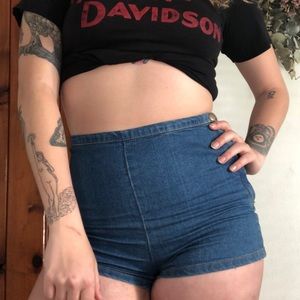 PIN UP DENIM SHORTS